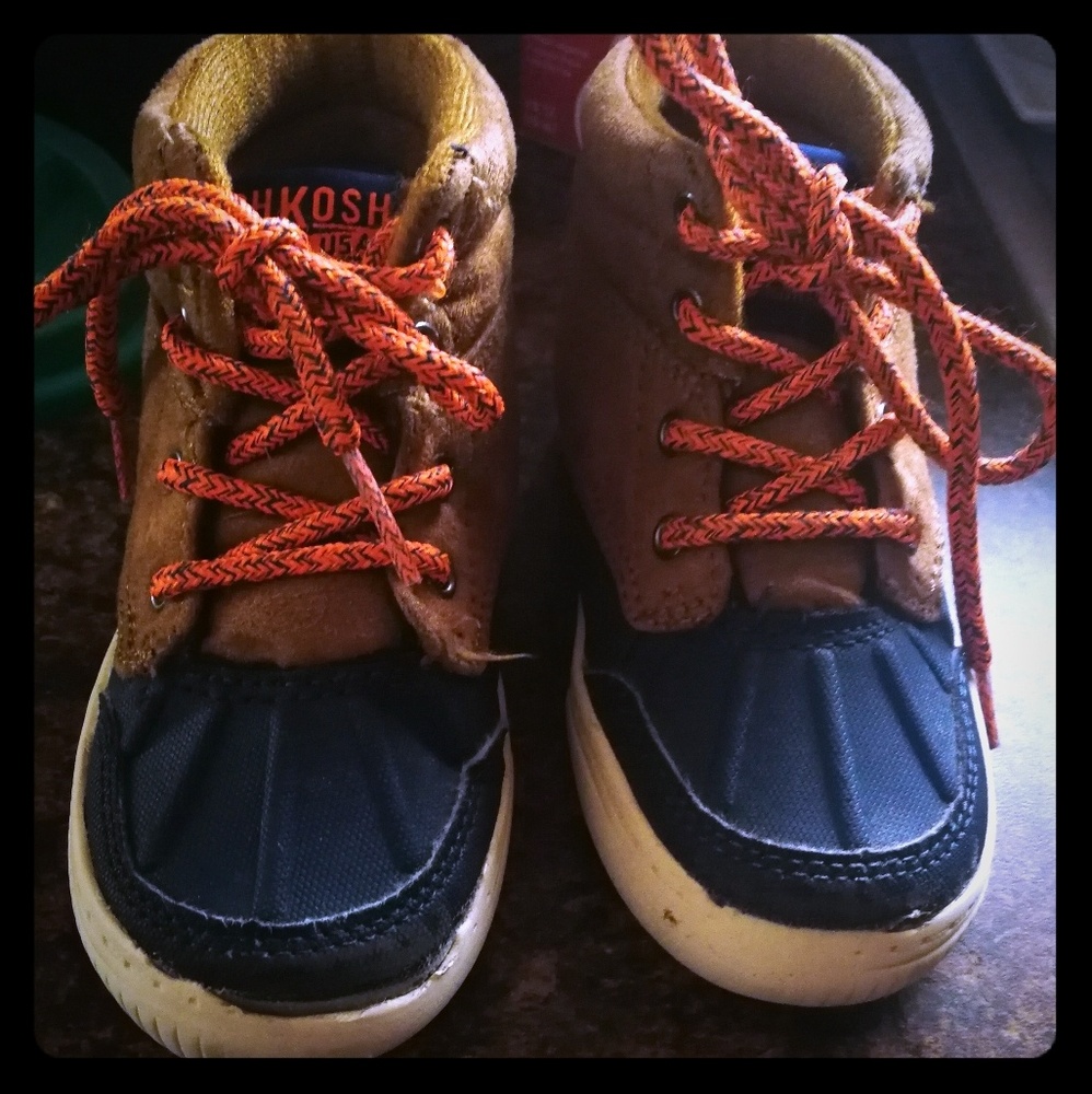 Oshkosh boy duck boots